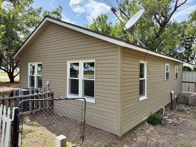 1921 Mckamie Rd, House other with 2 bedrooms, 1 bathrooms and null parking in Mcgregor TX | Image 4