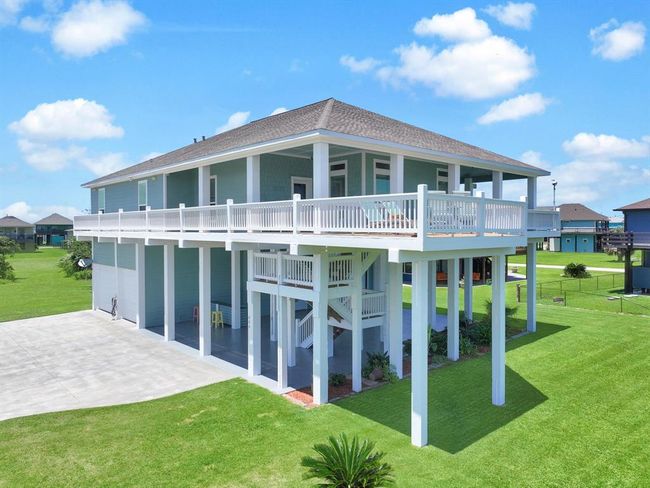 906 Westview, House other with 4 bedrooms, 3 bathrooms and 2 parking in Crystal Beach TX | Image 4