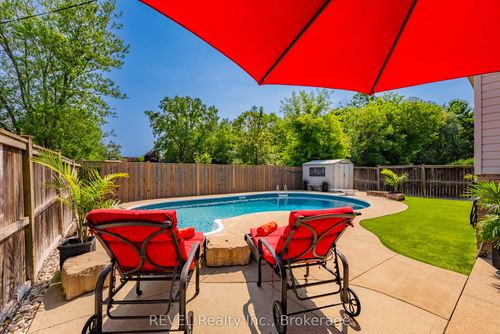 35 Hunter Dr, Welland, ON, L3C7L6 | Card Image
