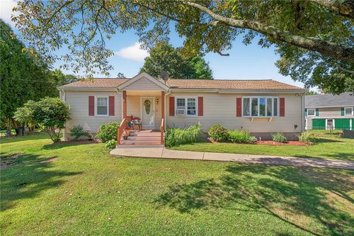 4 N Joseph St, Westerly, RI, 02891-7209 | Card Image