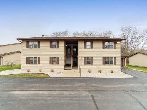403-910 E Cedar Avenue, Manitowoc, WI, 54220 | Card Image