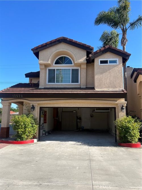 17570 Van Buren, Huntington Beach, CA, 92647 | Card Image