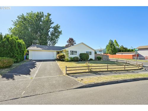 820 Ne Cochran Ave, Gresham, OR, 97030-6056 | Card Image