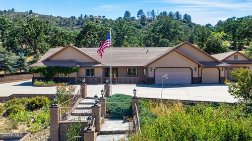 30100 Sunland Way, Tehachapi, CA, 93561-8519 | Card Image
