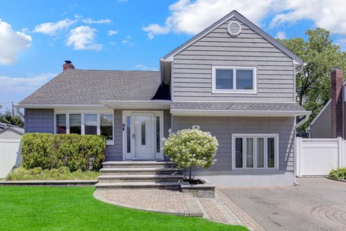 6 Oxford Avenue, Oyster Bay, NY, 11758 | Card Image