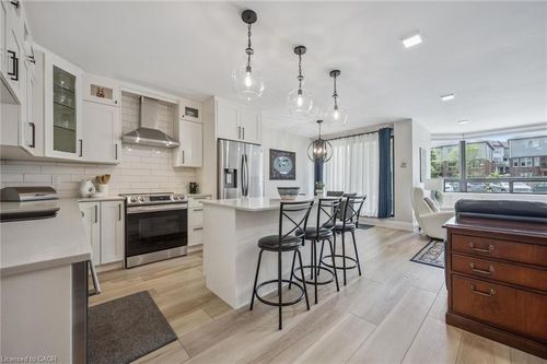 101-688 Preston Pky, Cambridge, ON, N3H5K6 | Card Image