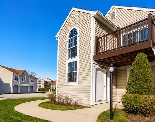 634-634 Le Parc Cir, Buffalo Grove, IL, 60089-6914 | Card Image