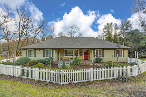 664 N Circle Dr, Diamond Springs, CA, 95619-9711 | Card Image