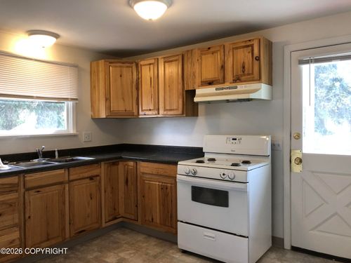b-3904 Northwood Dr, Anchorage, AK, 99517-2549 | Card Image