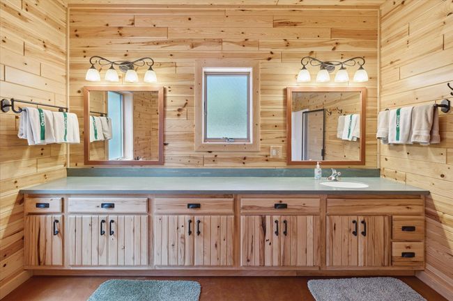 Master Bath with lots of counterspace | Image 39