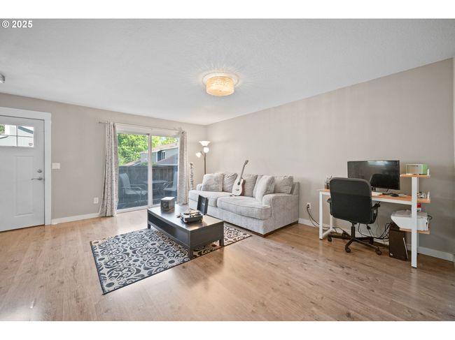 5582 Sw Murray Blvd, Condo with 2 bedrooms, 1 bathrooms and null parking in Beaverton OR | Image 5