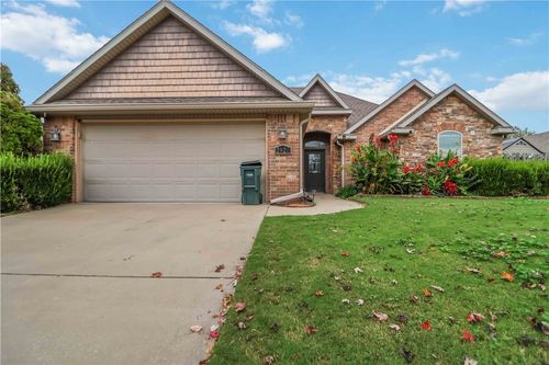 2920 W Verona Ln, Fayetteville, AR, 72704-6643 | Card Image