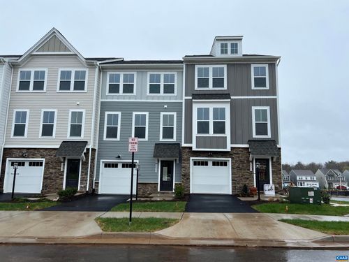 6033 Mccomb St, CROZET, VA, 22932-3005 | Card Image