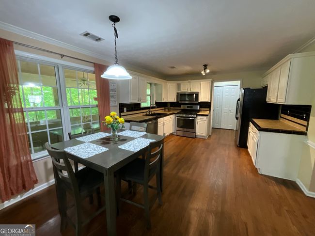 5363 Forest Dr, House other with 6 bedrooms, 4 bathrooms and null parking in Loganville GA | Image 15