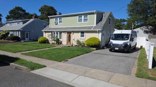 31 N Emerson Ave, Copiague, NY, 11726-3730 | Card Image