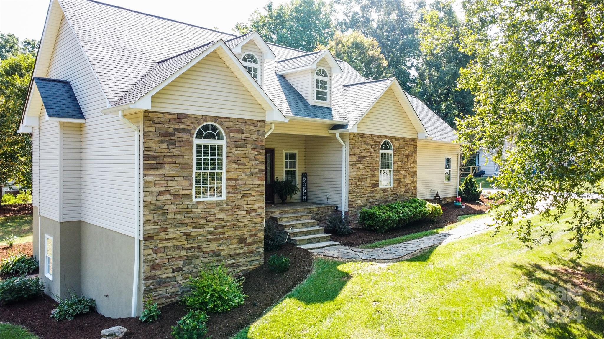 Horse Shoe Ln, Morganton, NC 28655
