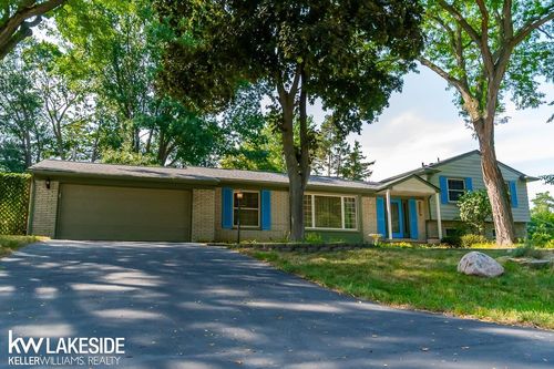 30066 Woodbrook St, Farmington Hills, MI, 48334-3069 | Card Image