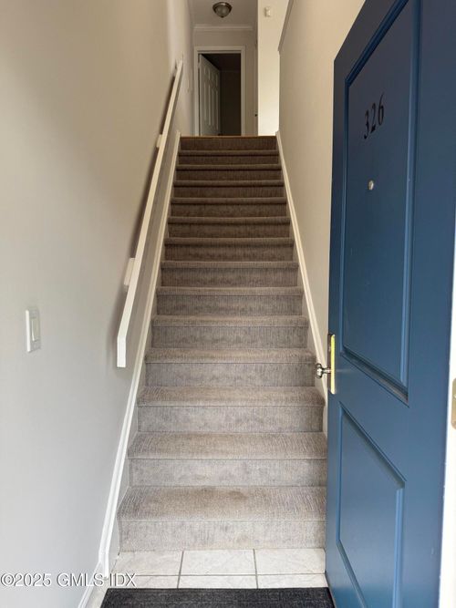 326-1465 E Putnam Ave, Old Greenwich, CT, 06870-1338 | Card Image