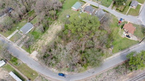 244 W Davant Ave, Memphis, TN, 38109-2414 | Card Image