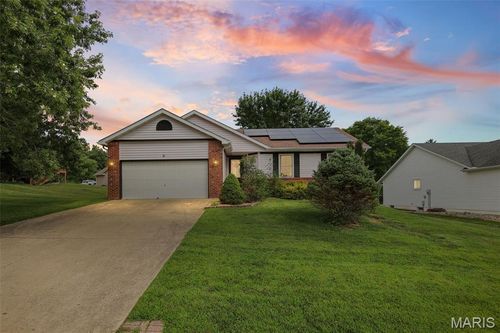 81 Englewood Dr, Glen Carbon, IL, 62034-1487 | Card Image