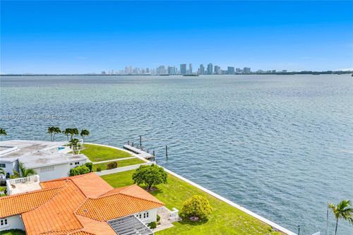 7500 W Treasure Dr, North Bay Village, FL, 33141-4118 | Card Image