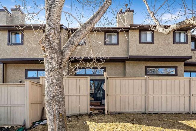6 Glamis Gardens Sw, Home with 3 bedrooms, 2 bathrooms and 2 parking in Calgary AB | Image 31