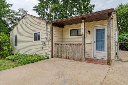 9226 Walnut St, Kansas City, MO, 64114-3759 | Card Image