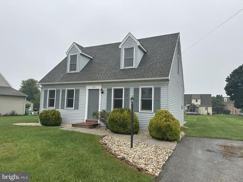 527 Woodstock Rd, CHAMBERSBURG, PA, 17201-1459 | Card Image