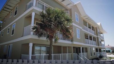 7476 Sunset Harbor Dr, Condo with 3 bedrooms, 2 bathrooms and null parking in Navarre Beach FL | Image 3