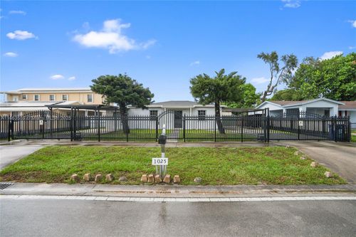 1025 Curtiss Dr, Opa-Locka, FL, 33054-3019 | Card Image