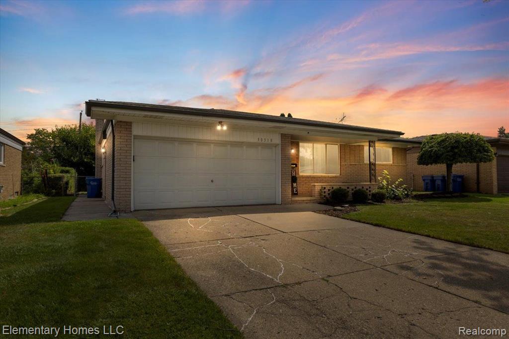 Autumn Ln, Warren, MI 48088