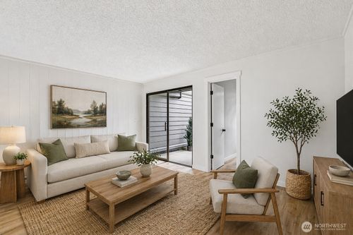 451-6817 137th Pl Ne, Redmond, WA, 98052-9739 | Card Image