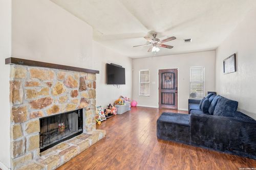 531 Indian Xing, Jourdanton, TX, 78026-4006 | Card Image