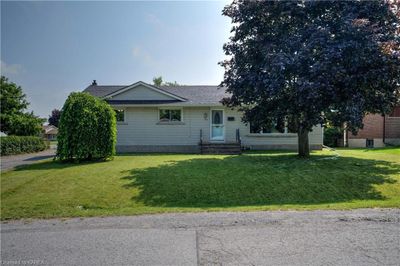 87 Oxford Cres, House other with 5 bedrooms, 2 bathrooms and 5 parking in Amherstview ON | Image 2