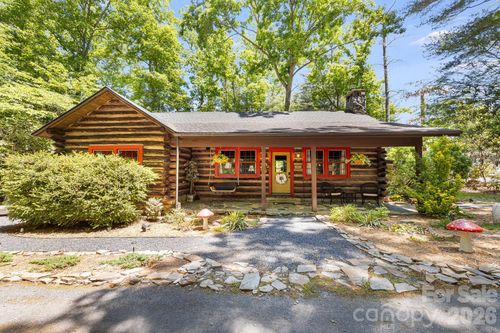 128 Tee Off Ln, Hendersonville, NC, 28792-8429 | Card Image