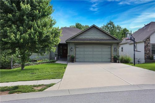 483 137th Pl, Bonner Springs, KS, 66012-5205 | Card Image