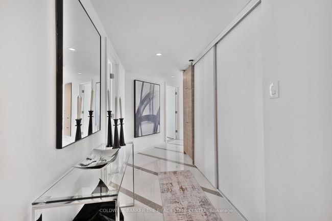 2002 - 99 Harbour Sq, Condo with 2 bedrooms, 2 bathrooms and 1 parking in Toronto ON | Image 7
