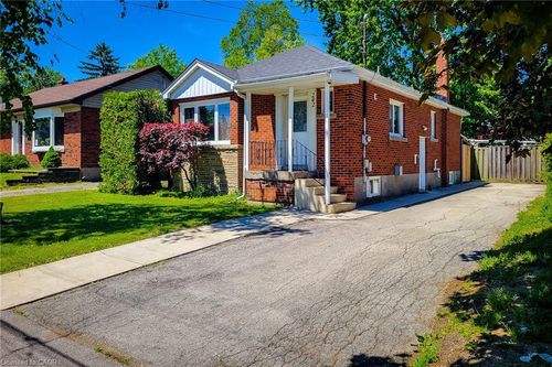 242 W 2nd St, Hamilton, ON, L9C3G5 | Card Image