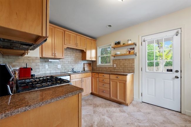 Kitchen | Image 10