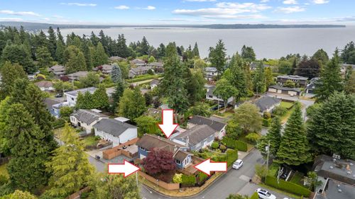 13950 Blackburn Ave, White Rock, BC, V4B2Z5 | Card Image