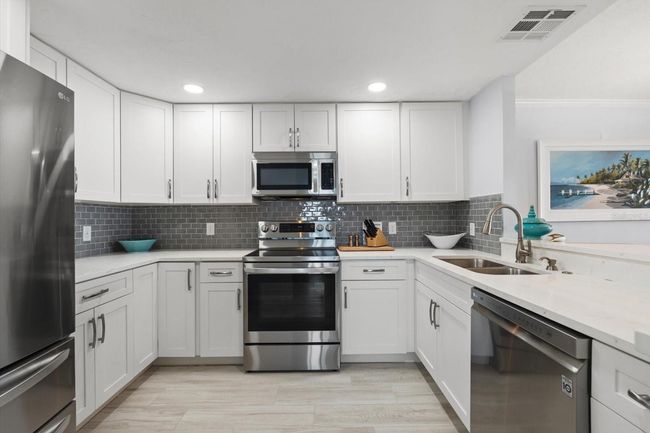 APT-507 - 1255 E Peppertree Dr, Condo with 2 bedrooms, 2 bathrooms and null parking in SARASOTA FL | Image 7
