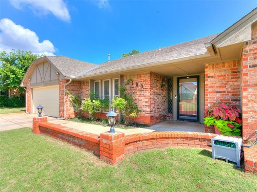 6105 W Gun Hill Way, Warr Acres, OK, 73132-6409 | Card Image