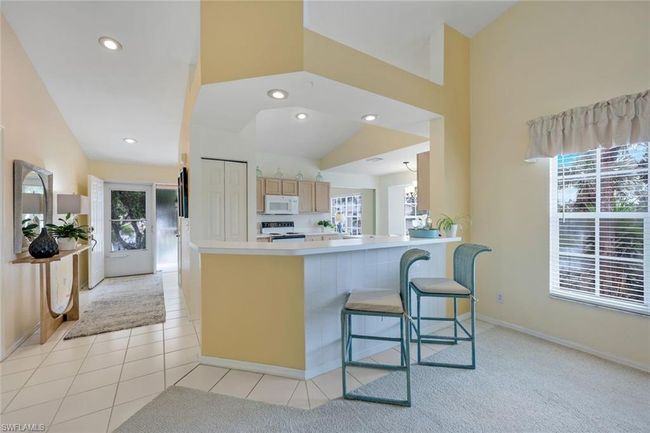 APT-201 - 736 Wiggins Lake Dr, Condo with 2 bedrooms, 2 bathrooms and 1 parking in NAPLES FL | Image 5