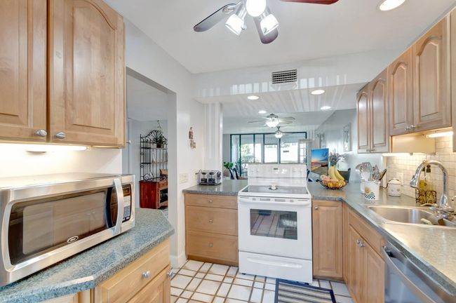 APT-107 - 4236 Deste Ct, Condo with 3 bedrooms, 2 bathrooms and null parking in Lake Worth FL | Image 5