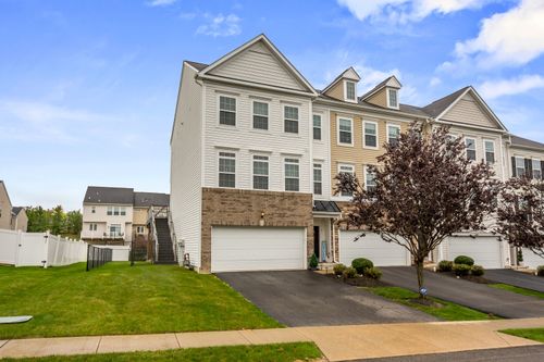 7 Roosevelt Dr, Mc Kees Rocks, PA, 15136-5708 | Card Image