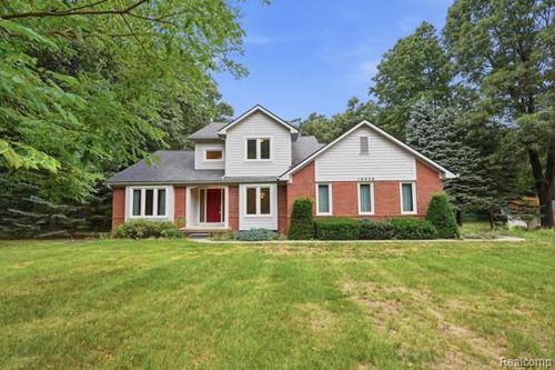 10928 Sunny Ridge Ct, Pinckney, MI, 48169-9243 | Card Image