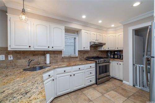 94 Scarcliffe Dr, Malverne, NY, 11565-1005 | Card Image
