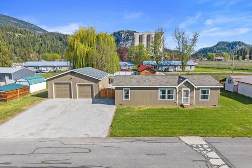 105 B South Ave, Metaline Falls, WA, 99153 | Card Image