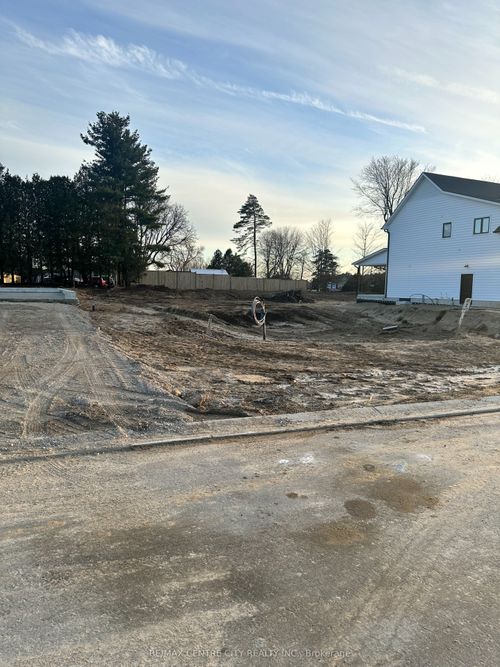 56111 Maverick Crt, Straffordville, ON, N0J1Y0 | Card Image