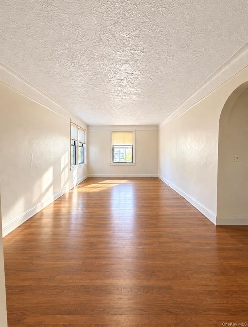 1e-3338 Parsons Boulevard, New York, NY, 11354 | Card Image